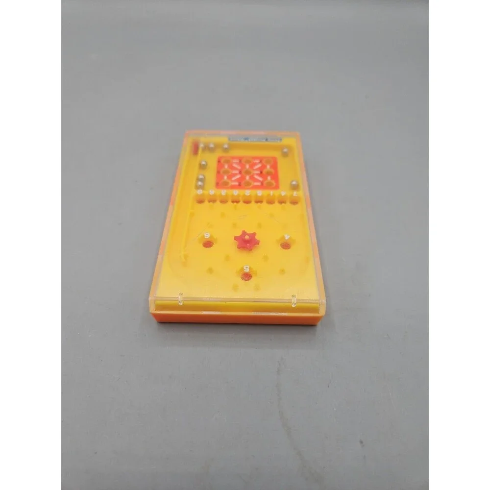 1975 TOMY POCKET GAME, TIC-TAC-SCORE - Fun Toy